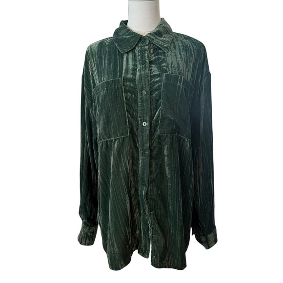 NEW Women's XL Green Crushed Velvet Soft Long Sleeve Casual Button-Up Top - Picture 1 of 5